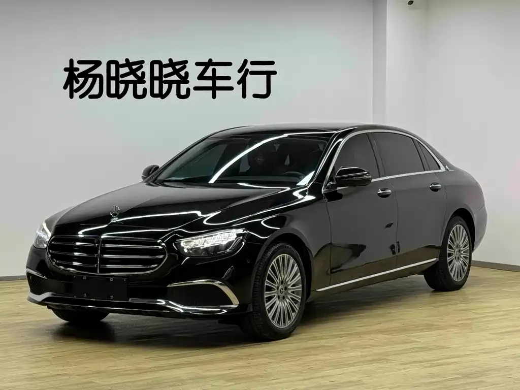 Mercedes-Benz E-Class — фото 1