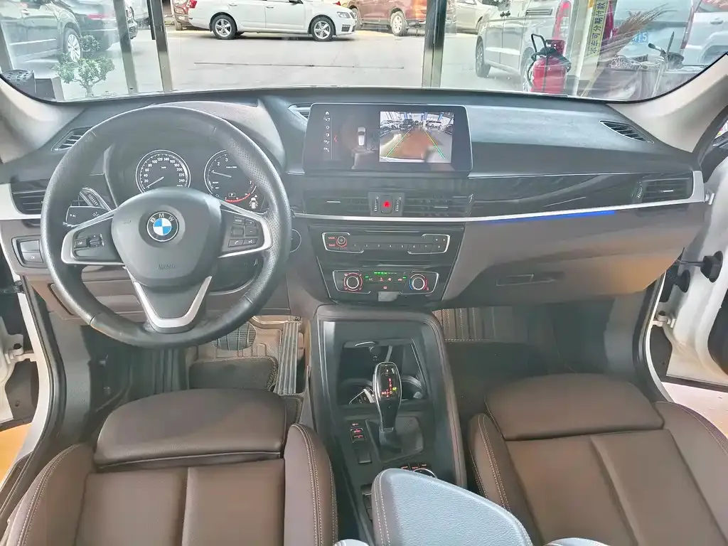 BMW X1 — фото 10