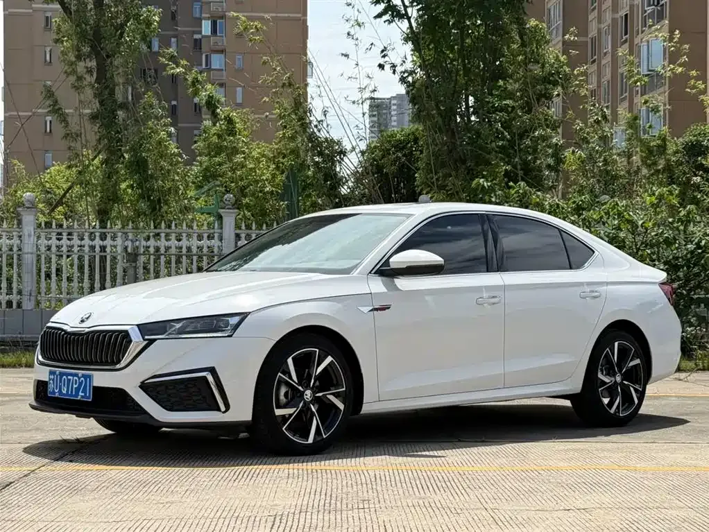 Skoda Octavia — фото 1