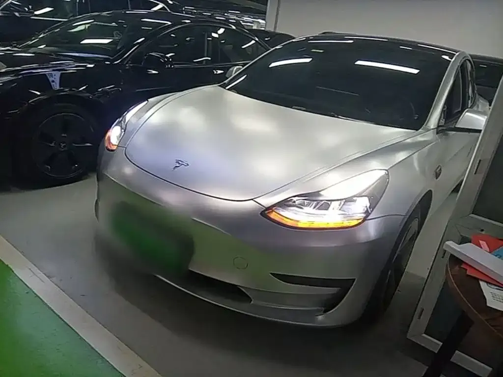 Tesla Model 3 — фото 1