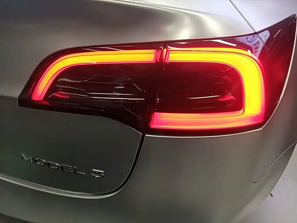 Tesla Model 3 — фото 2