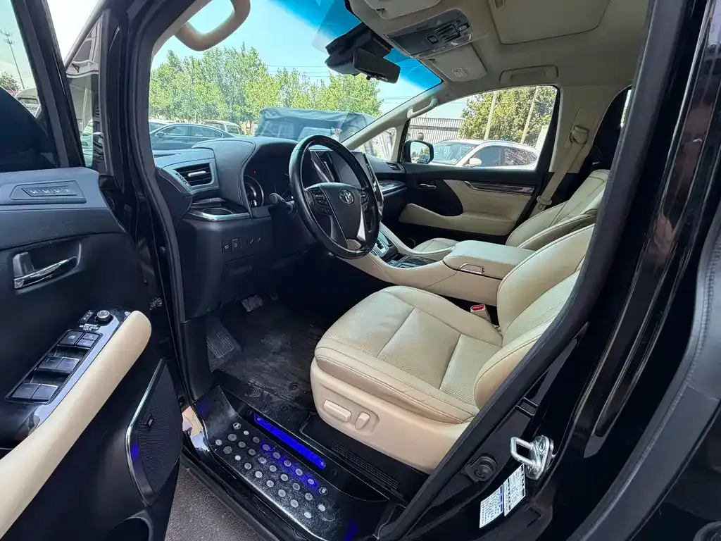 Toyota Vellfire 2023 из CN, фото 5