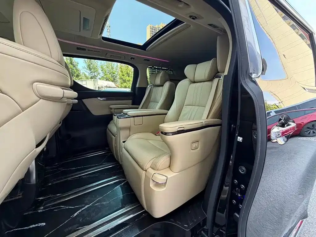 Toyota Vellfire 2023 из CN, фото 6