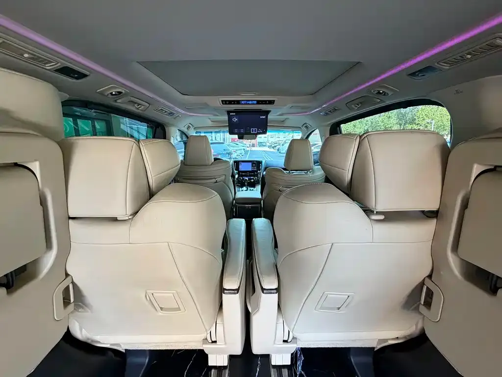 Toyota Vellfire 2023 из CN, фото 7