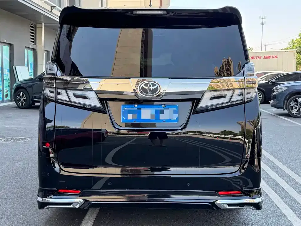 Toyota Vellfire 2023 из CN, фото 4