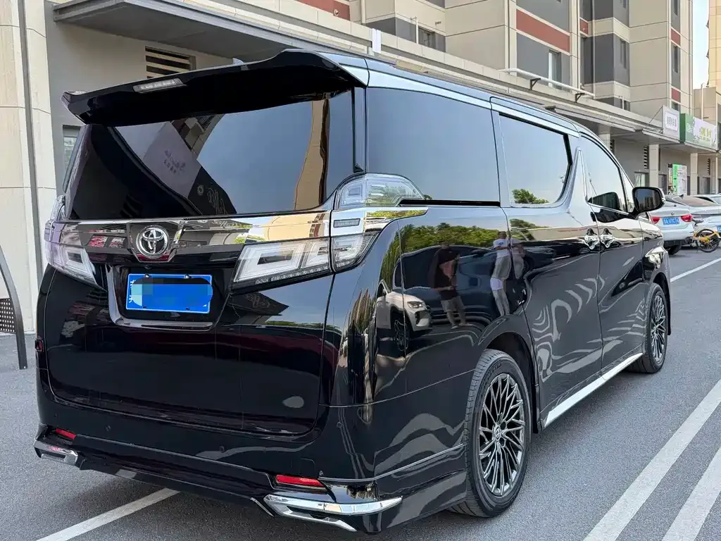 Toyota Vellfire 2023 из CN, фото 9