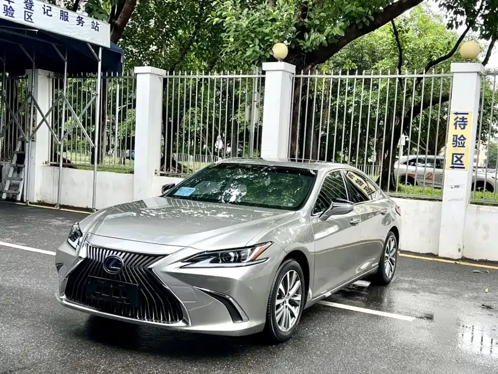 Lexus ES — фото 1