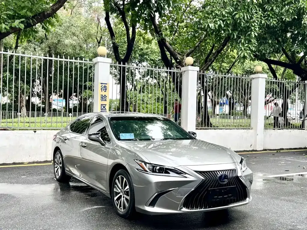 Lexus ES — фото 9