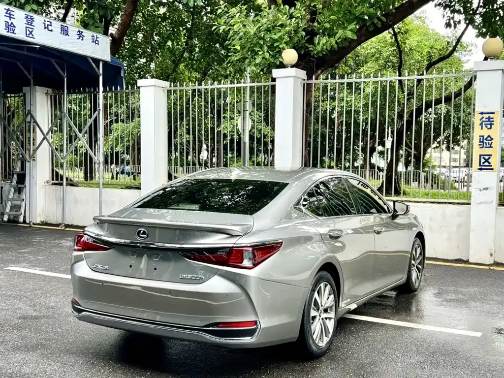 Lexus ES — фото 4