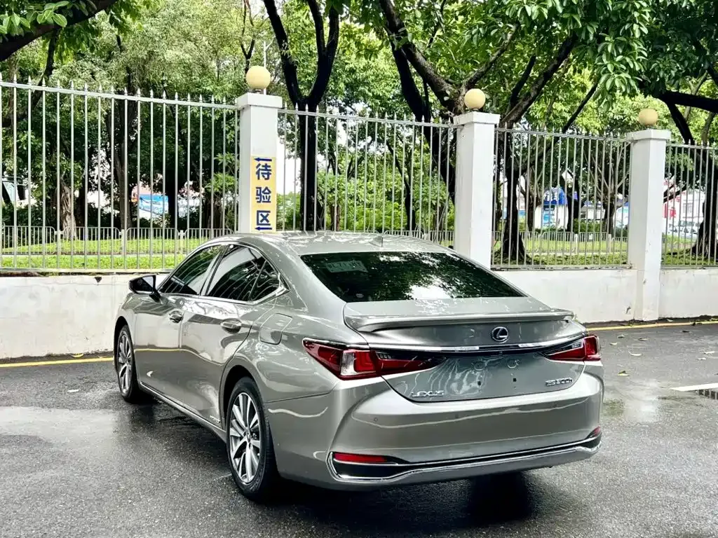 Lexus ES — фото 5