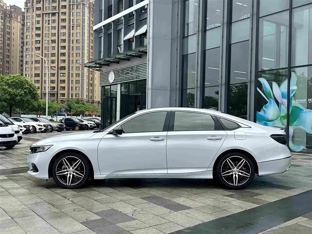 Honda Accord — фото 9