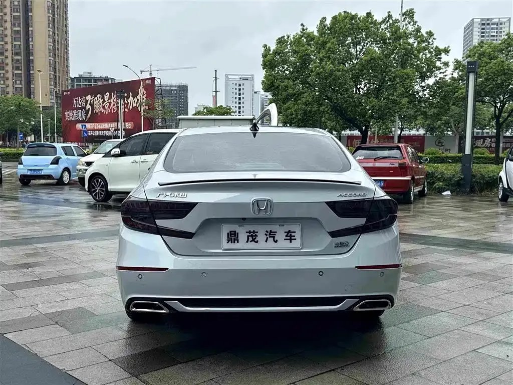 Honda Accord — фото 10