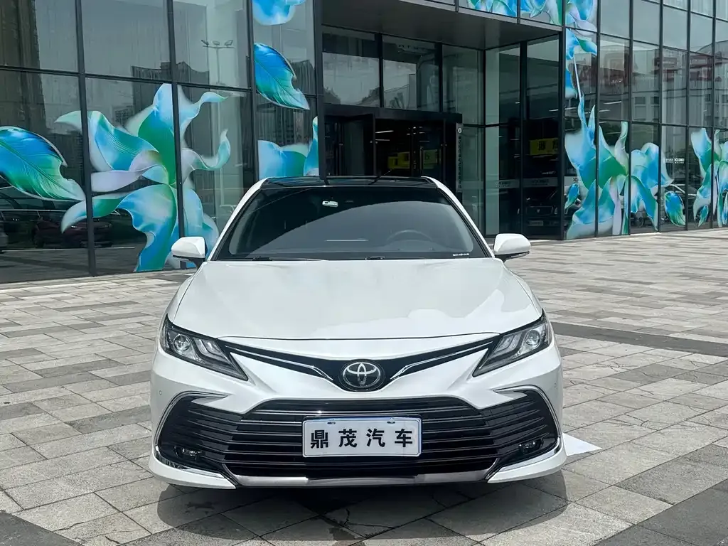 Toyota Camry — фото 7