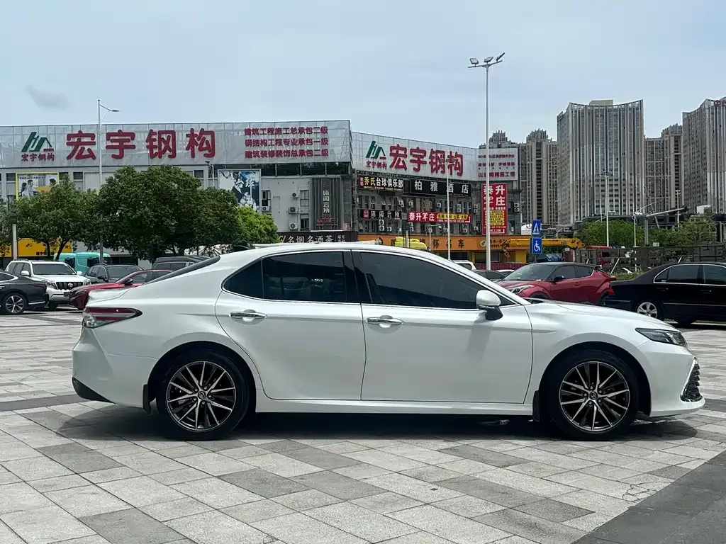 Toyota Camry — фото 4