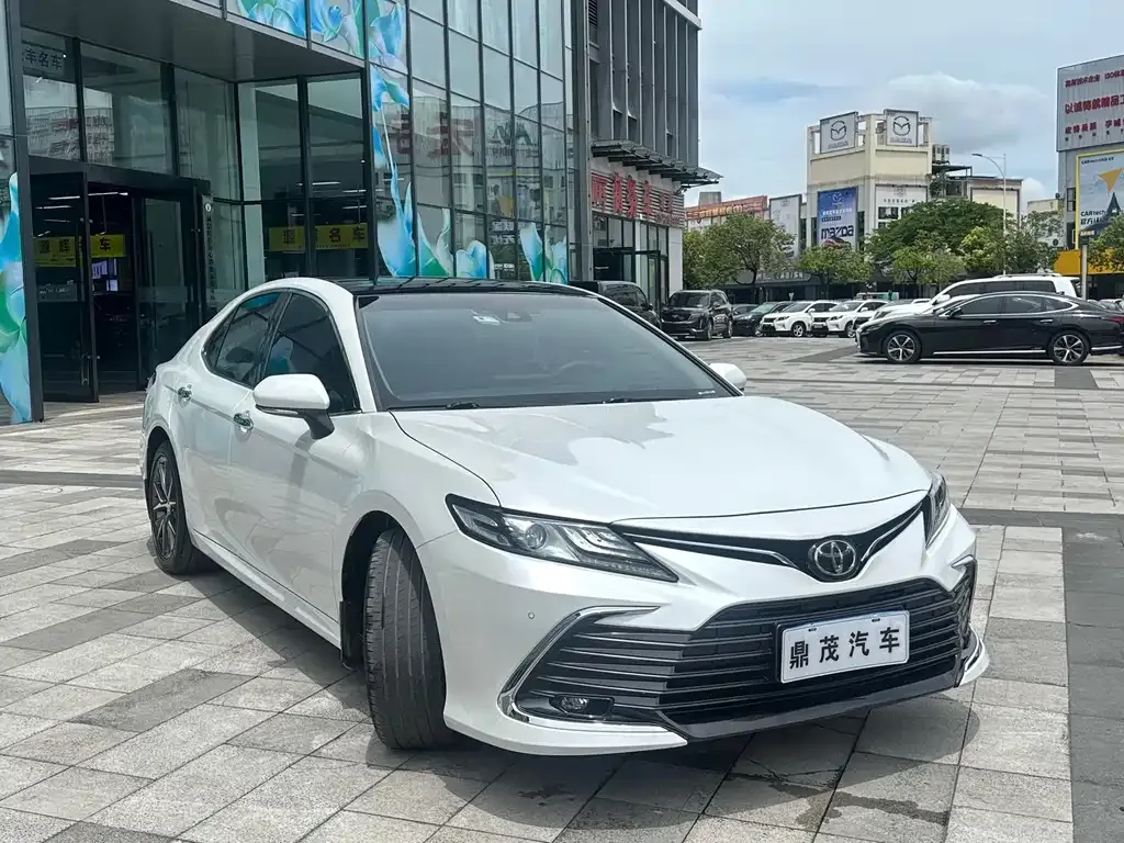 Toyota Camry — фото 9