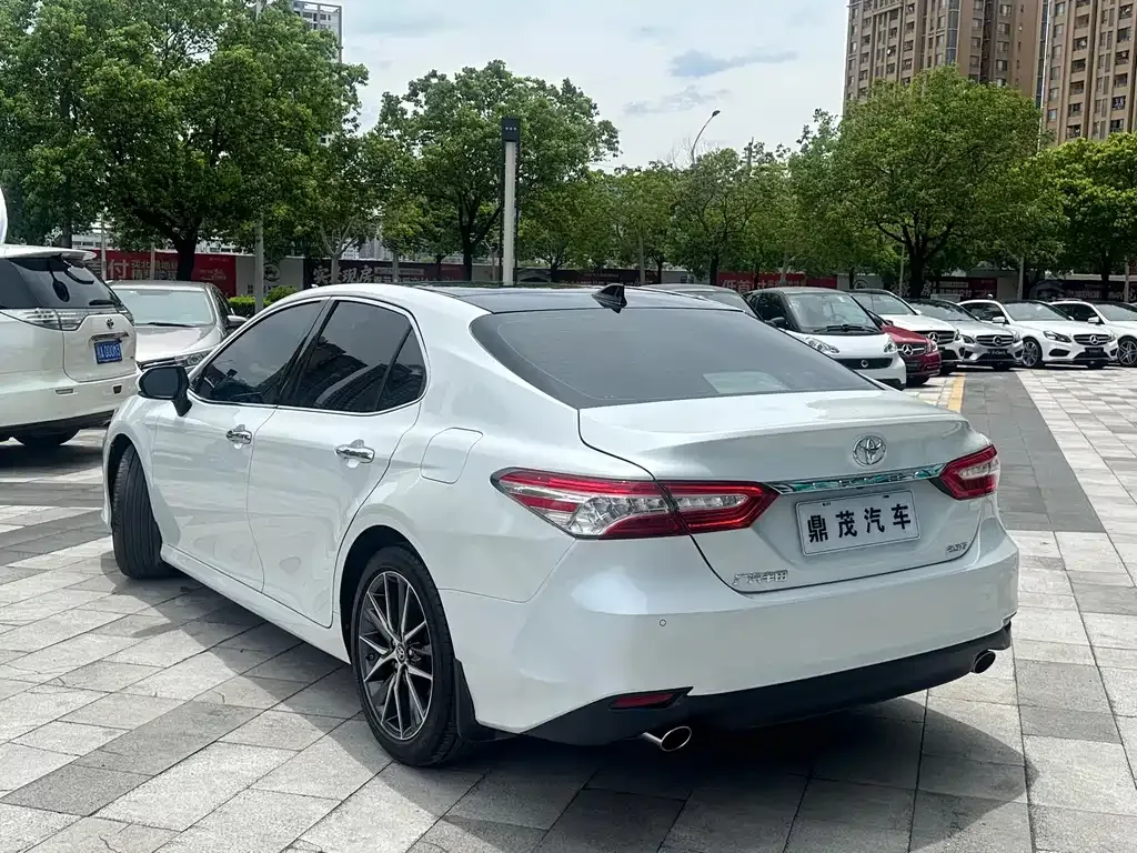 Toyota Camry — фото 8