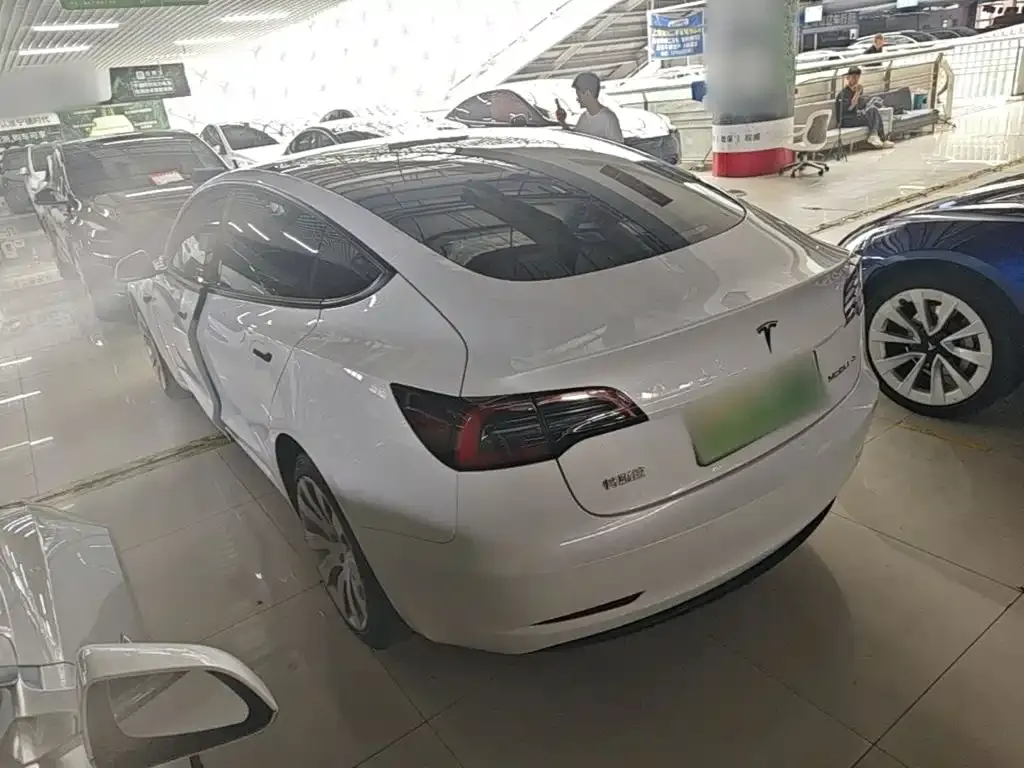 Tesla Model 3 — фото 7