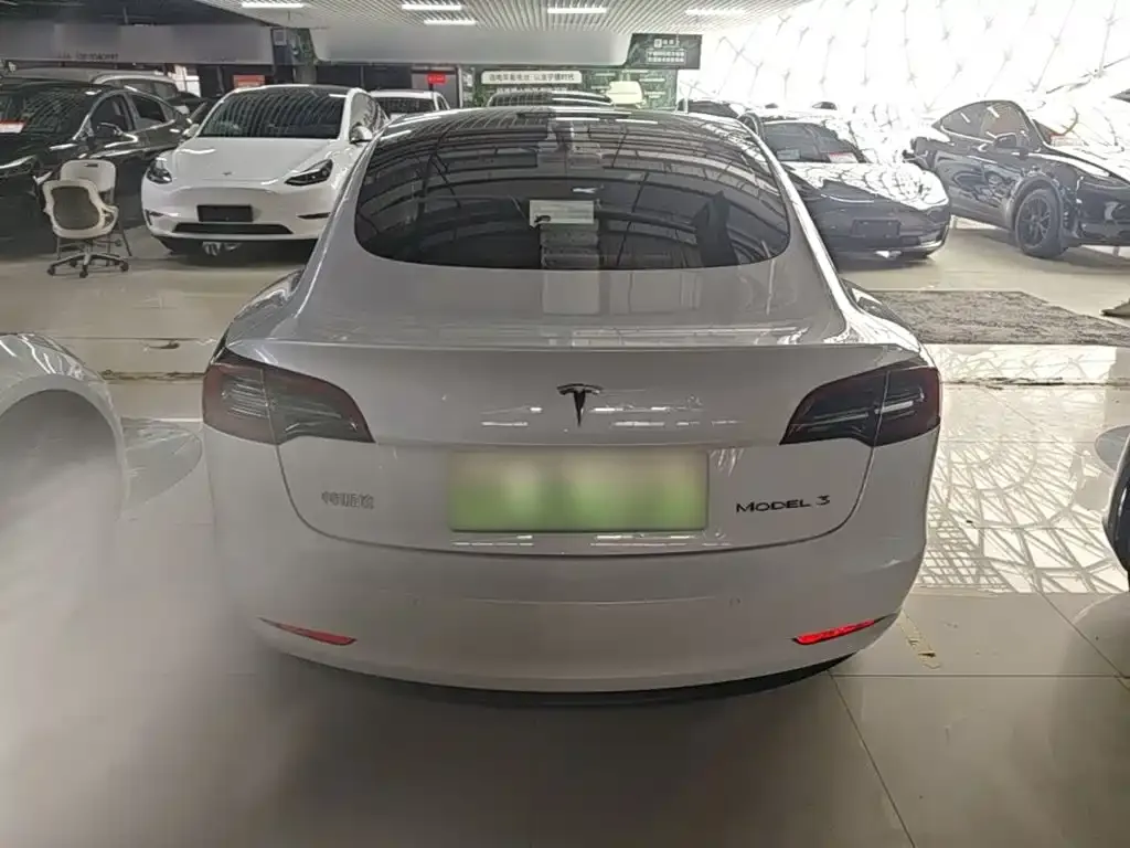 Tesla Model 3 — фото 4