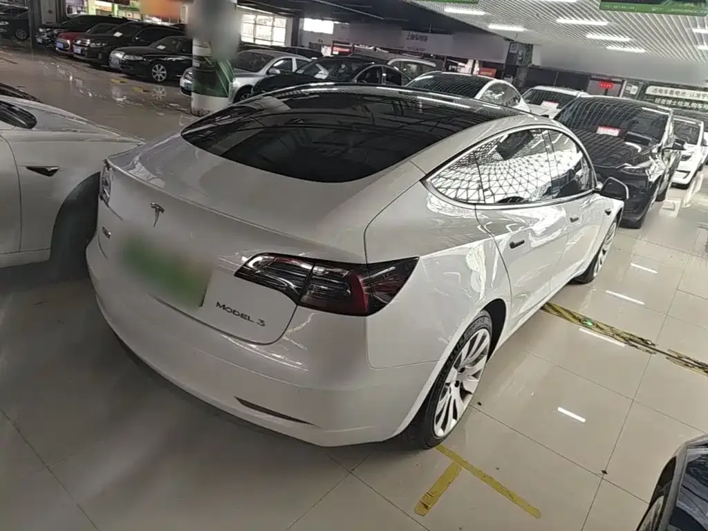 Tesla Model 3 — фото 10