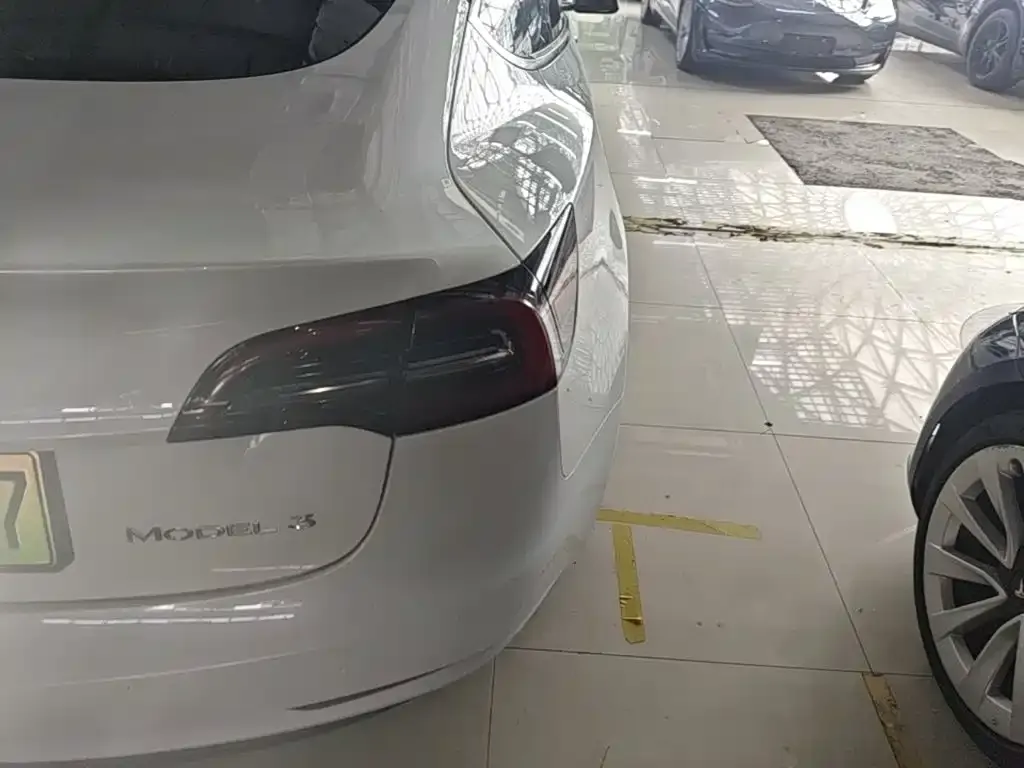 Tesla Model 3 — фото 6