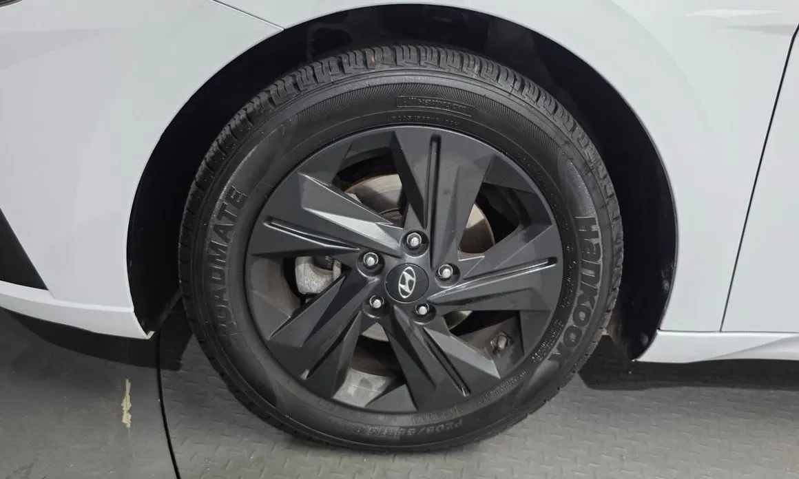 Hyundai AVANTE — фото 3