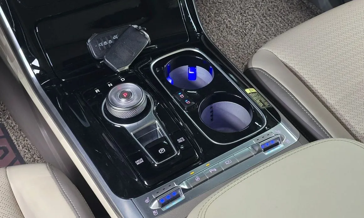 Kia Carnival — фото 10
