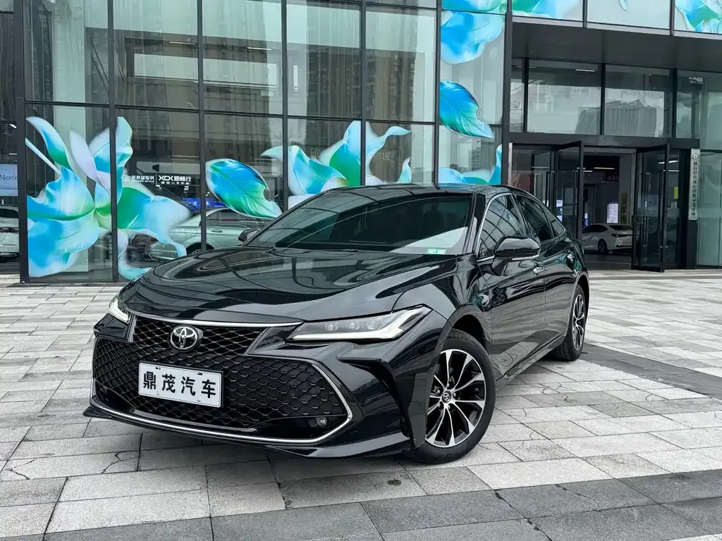 Toyota Avalon — фото 1