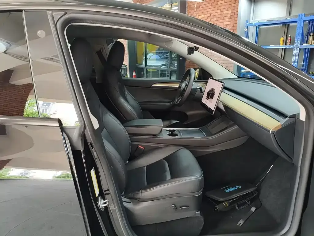 Tesla Model Y — фото 2