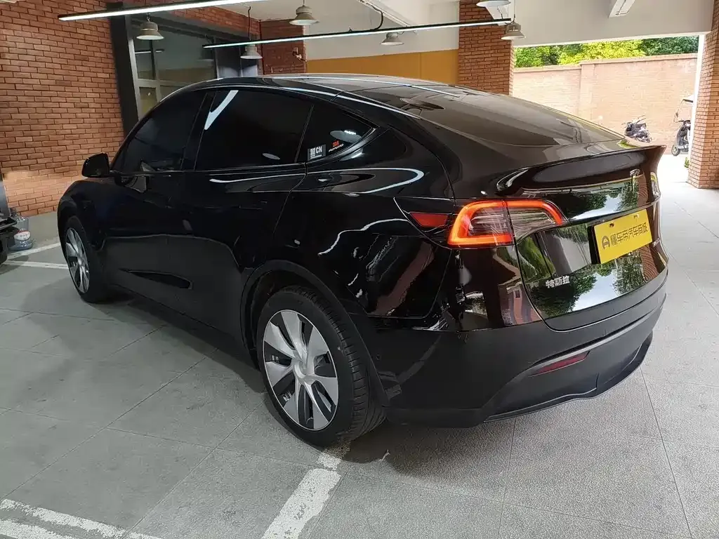 Tesla Model Y — фото 7