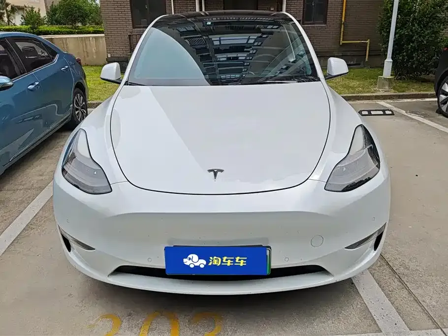 Tesla Model Y — фото 10