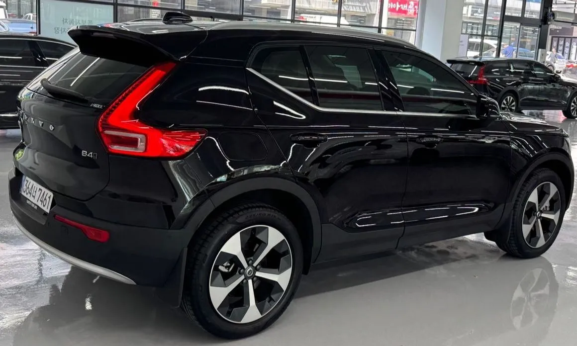 Volvo XC40 — фото 8