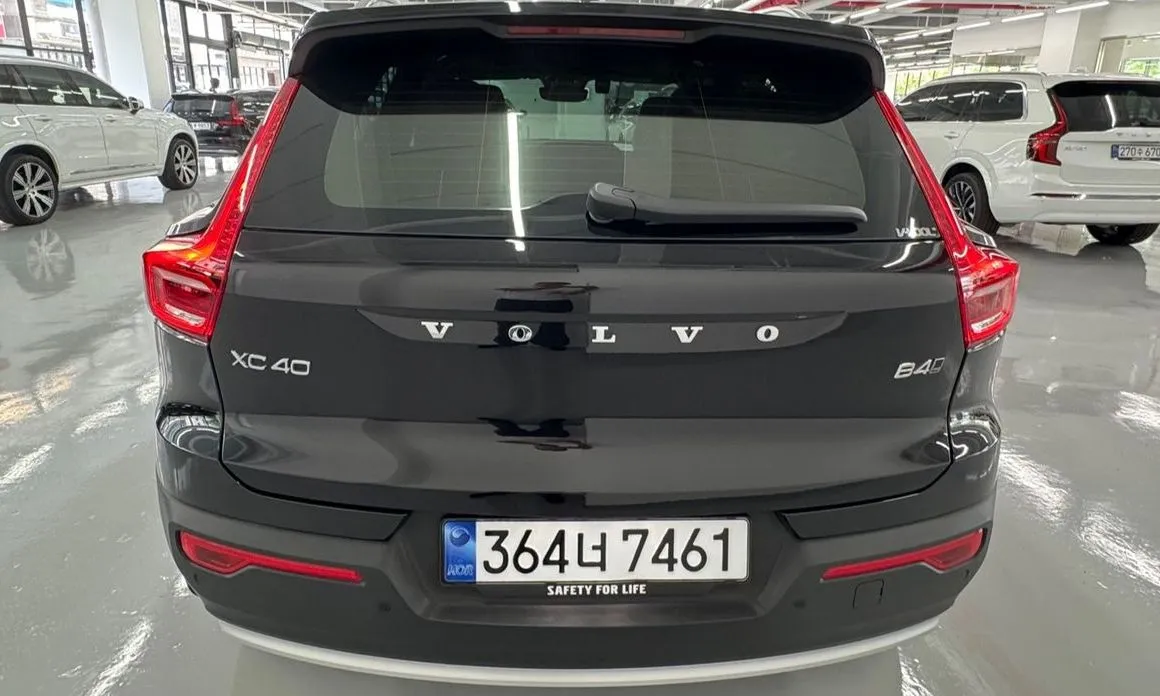 Volvo XC40 — фото 10