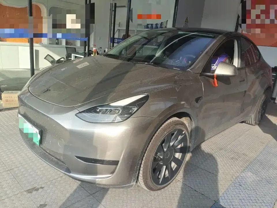 Tesla Model Y — фото 1