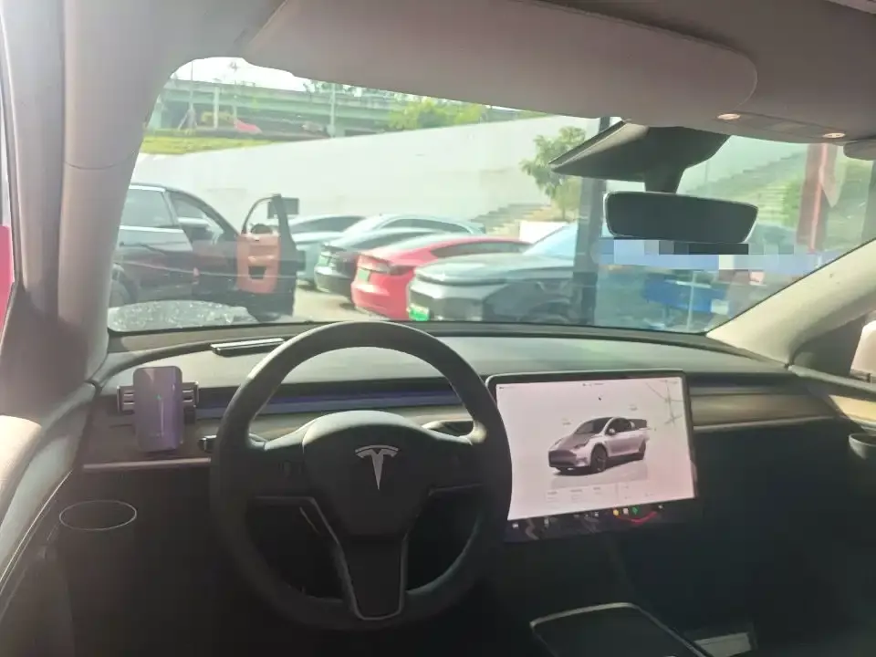 Tesla Model Y — фото 3