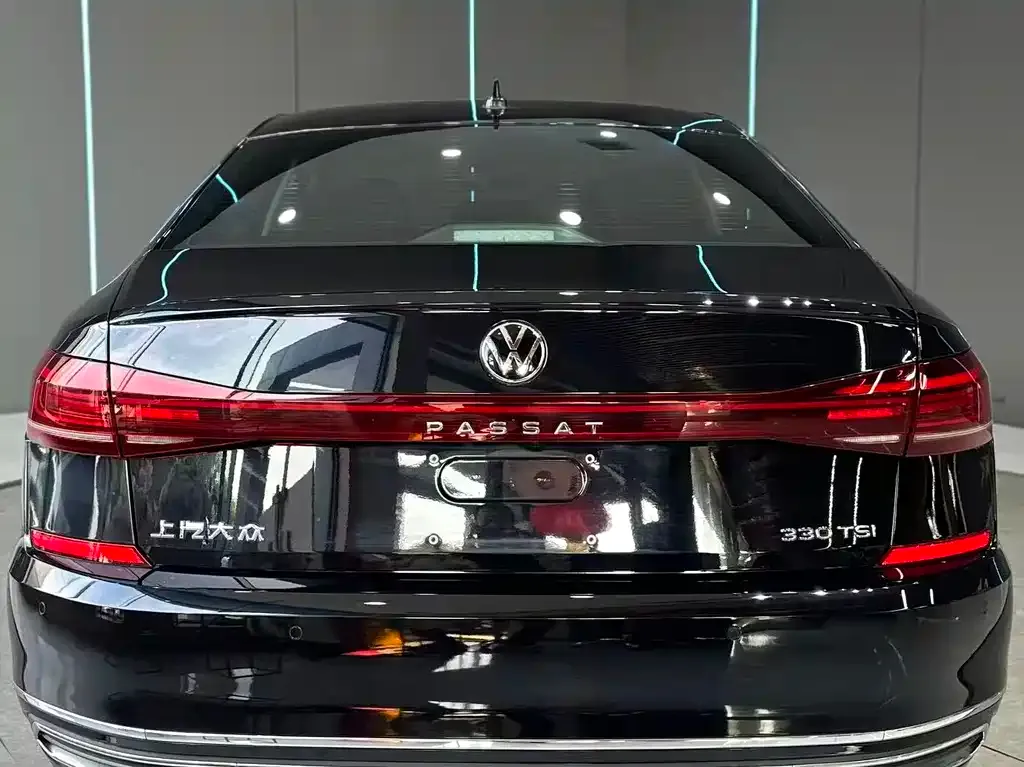 Volkswagen Passat — фото 7