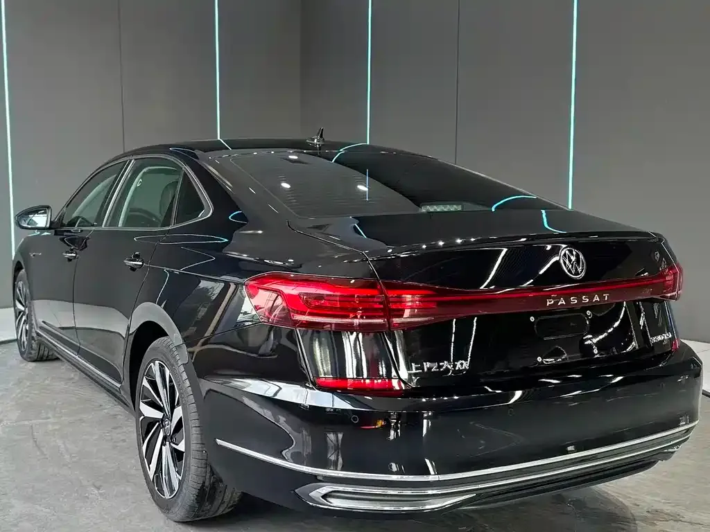 Volkswagen Passat — фото 5