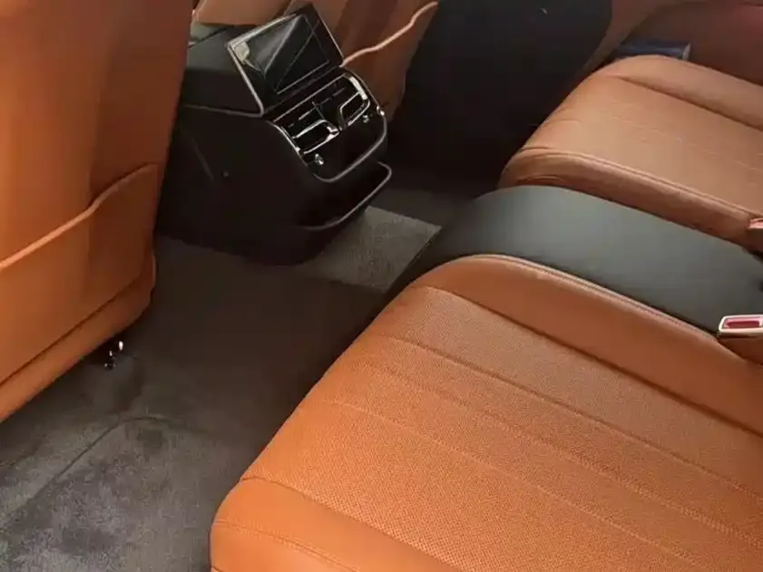 Bentley Flying Spur — фото 3