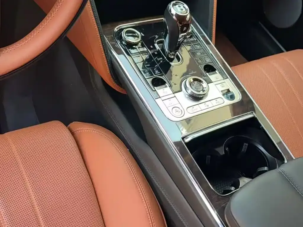 Bentley Flying Spur — фото 7