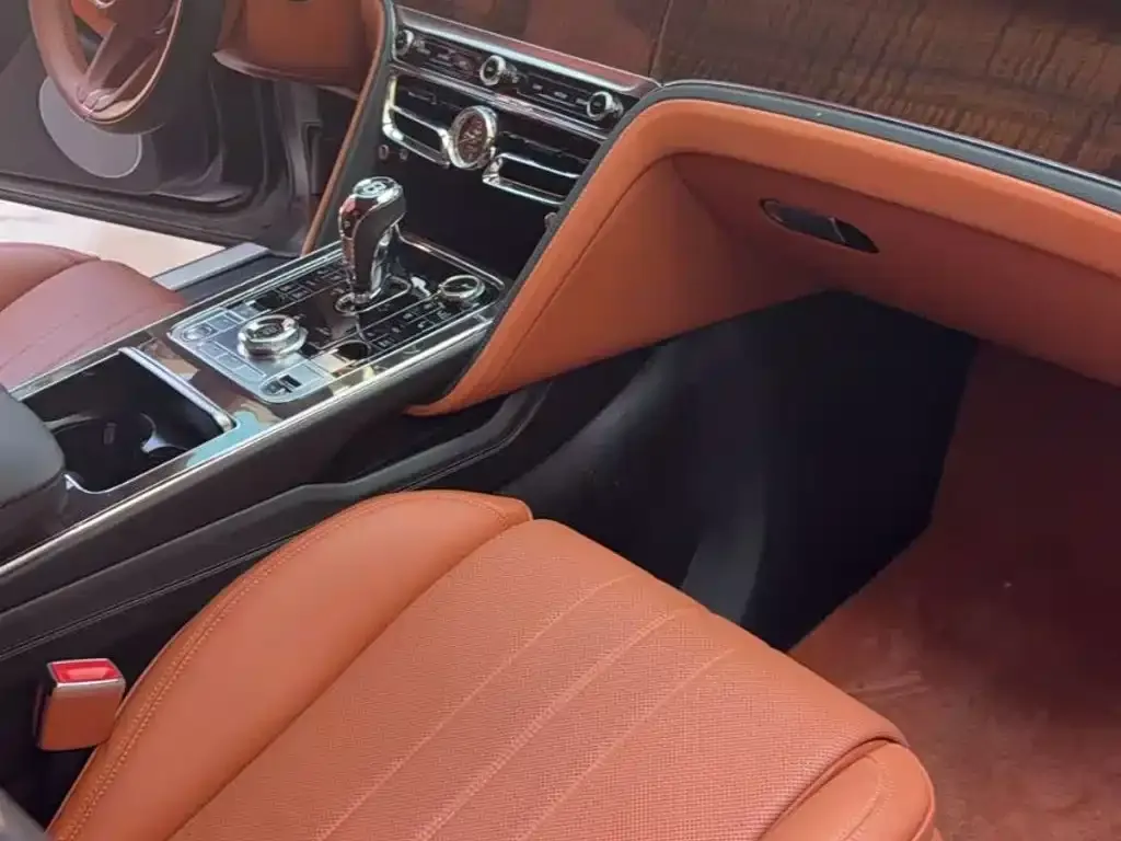 Bentley Flying Spur — фото 8