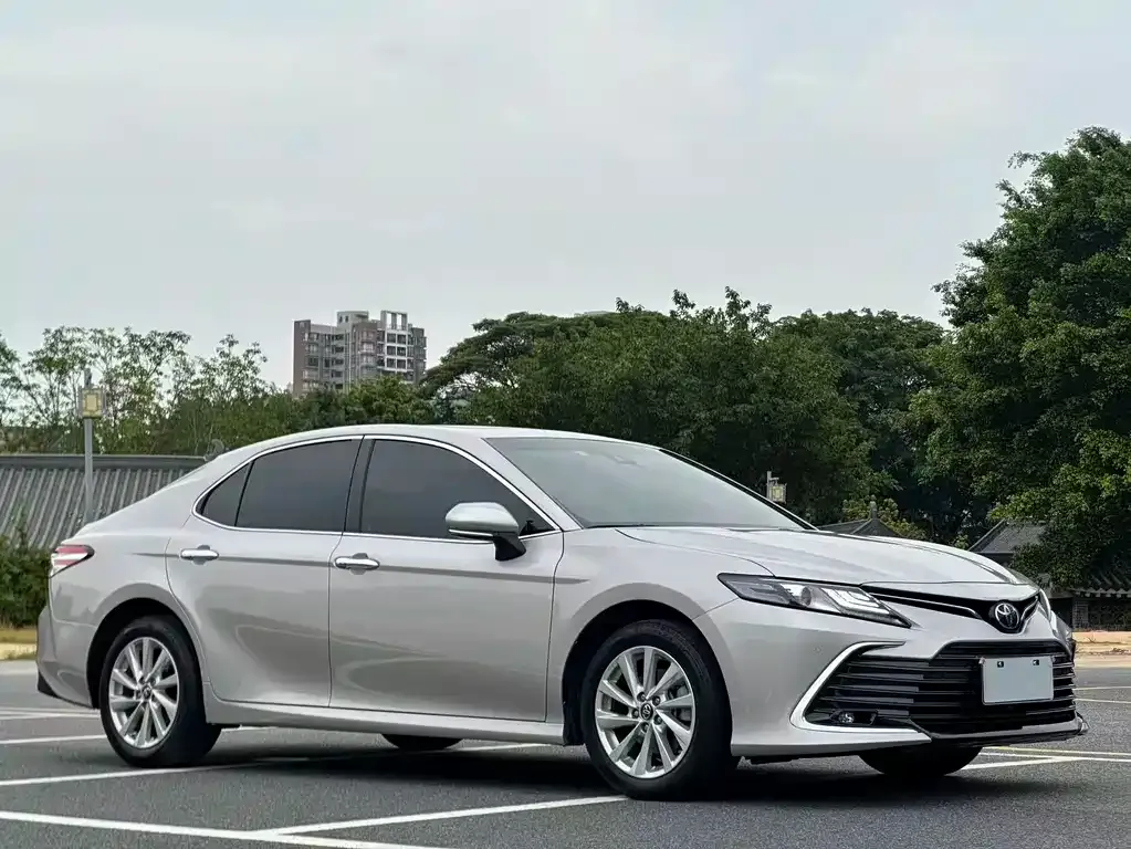 Toyota Camry — фото 6