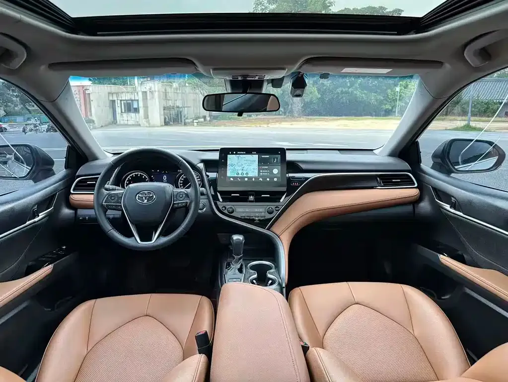 Toyota Camry — фото 8