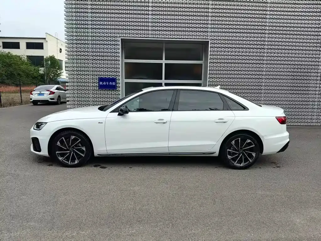 Audi A4L — фото 10