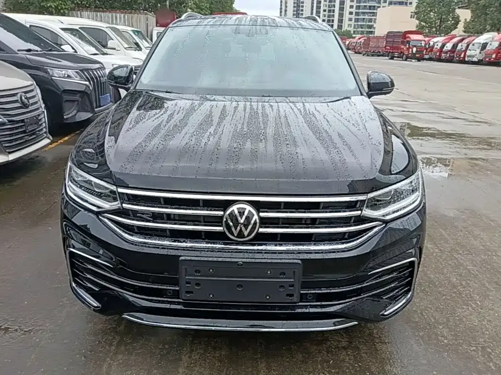 Volkswagen Tiguan L — фото 8