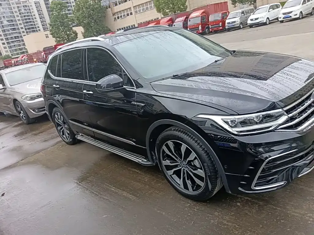 Volkswagen Tiguan L — фото 6