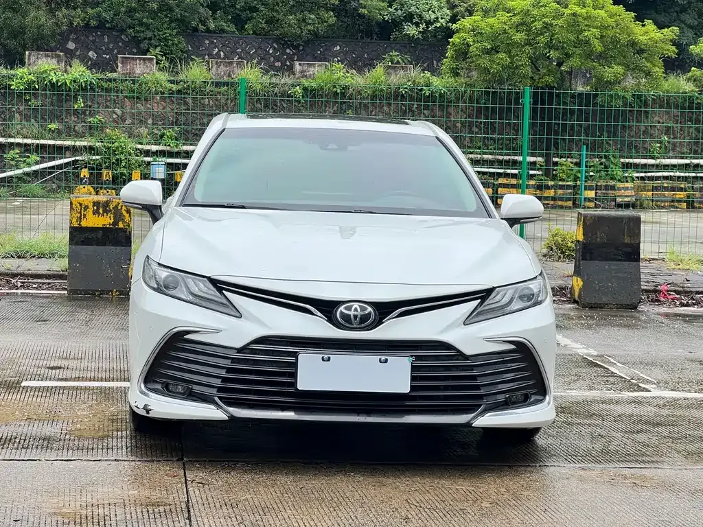 Toyota Camry — фото 9