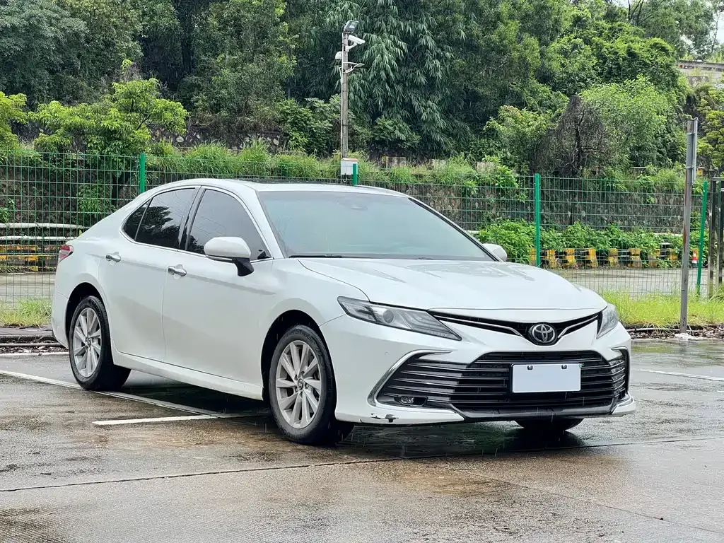 Toyota Camry — фото 10