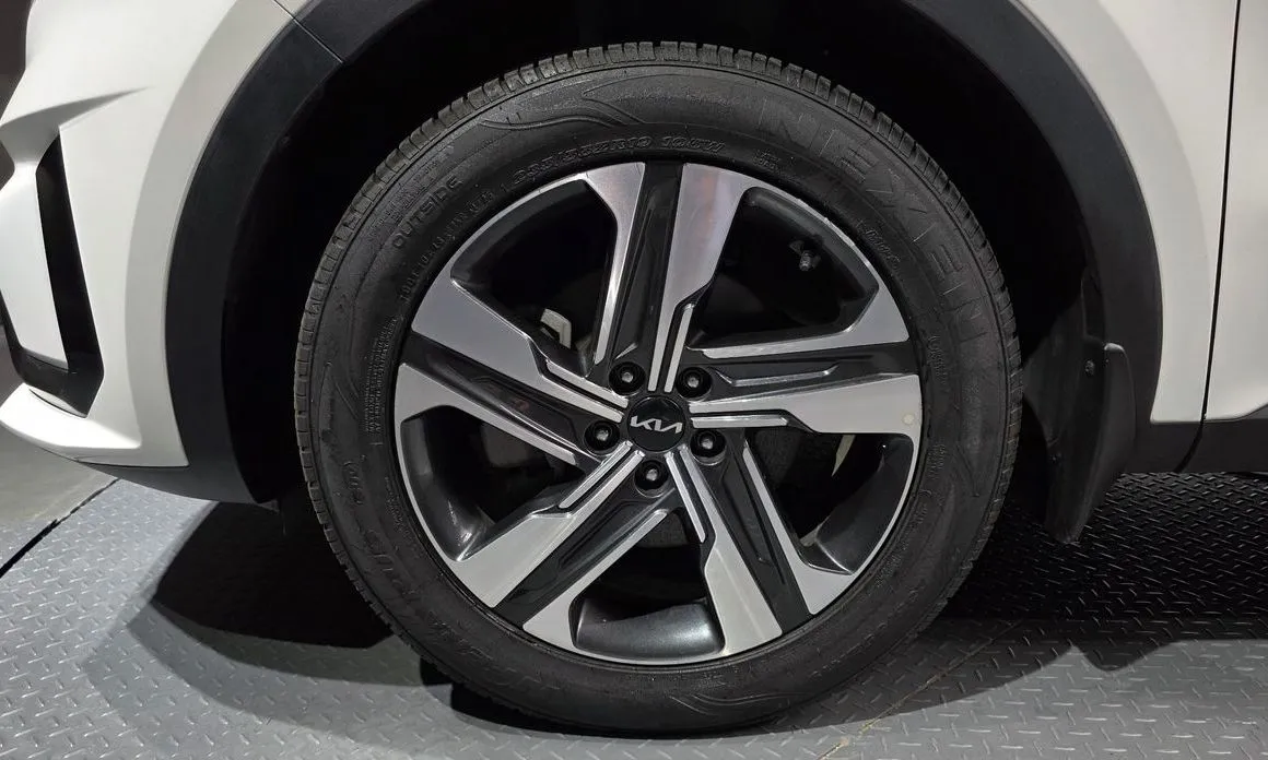 Kia Sorento — фото 9