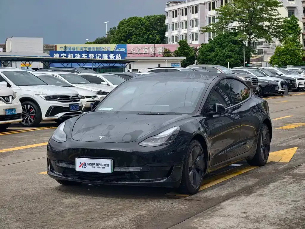 Tesla Model 3 — фото 1
