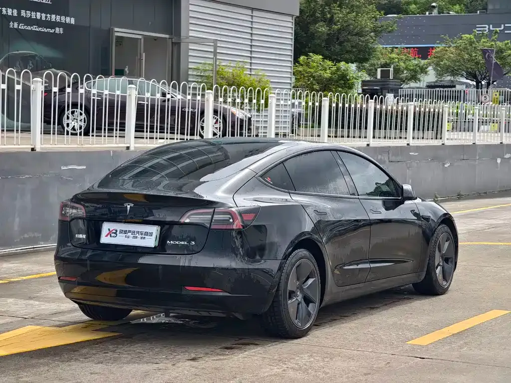 Tesla Model 3 — фото 6