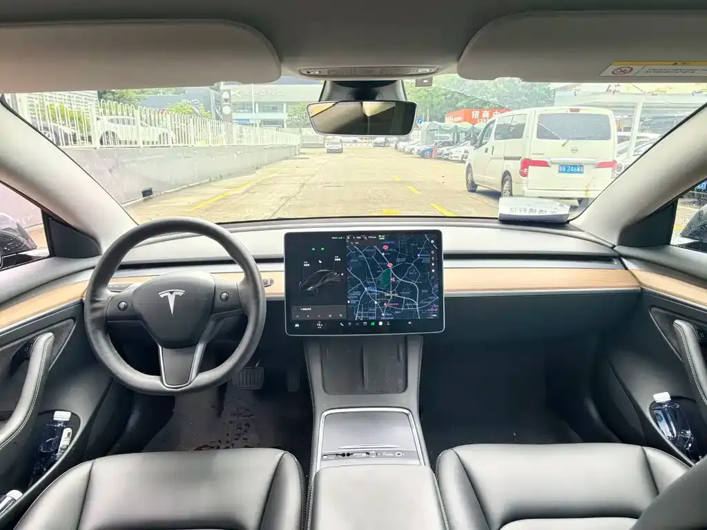 Tesla Model 3 — фото 7